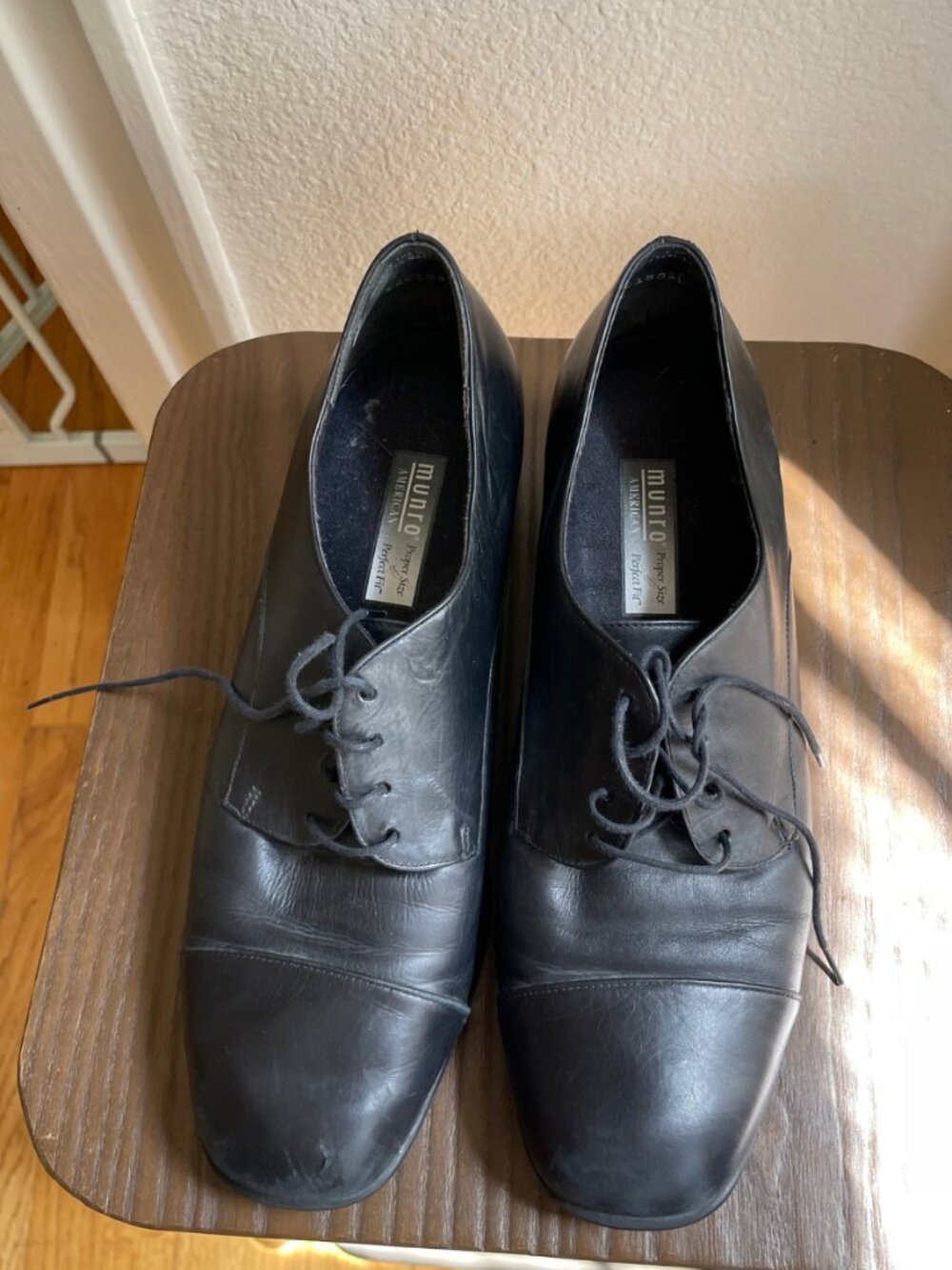 Munro American Dress Shoes - size 9 Loafers